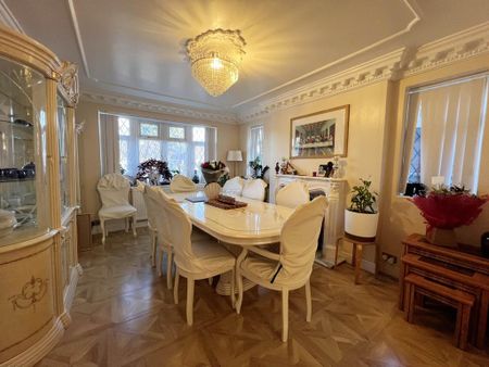 5 bedroom detached house to rent - Photo 3