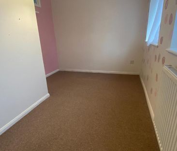 2 bedroom end of terrace house to rent - Photo 3