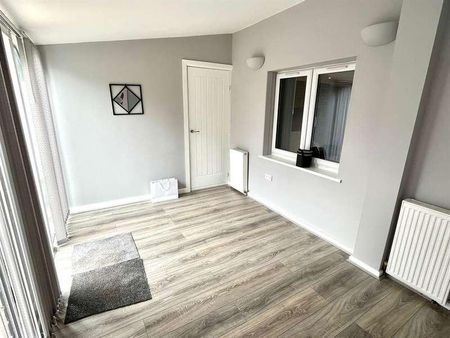 Garden Flat, Austhorpe Road, Leeds, LS15 - Photo 3