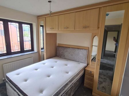 Double Bedroom Available in Professional House-share Room 1 - Photo 2