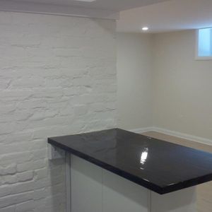 ** COMPLETELY RENOVATED LUXURY ** - Photo 2