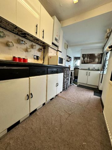 1 bedroom in a house share to rent - Photo 4