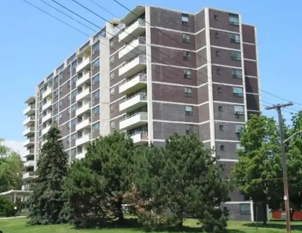 Apartments for rent at 10 Allanhurst Drive | 10 Allanhurst Drive, Etobicoke - Photo 1