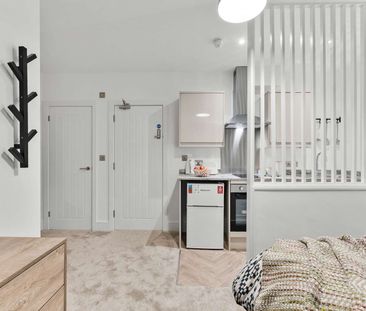 Studio 12 - Eastbourne Station Studio All bills Included Unit 6 - Photo 2