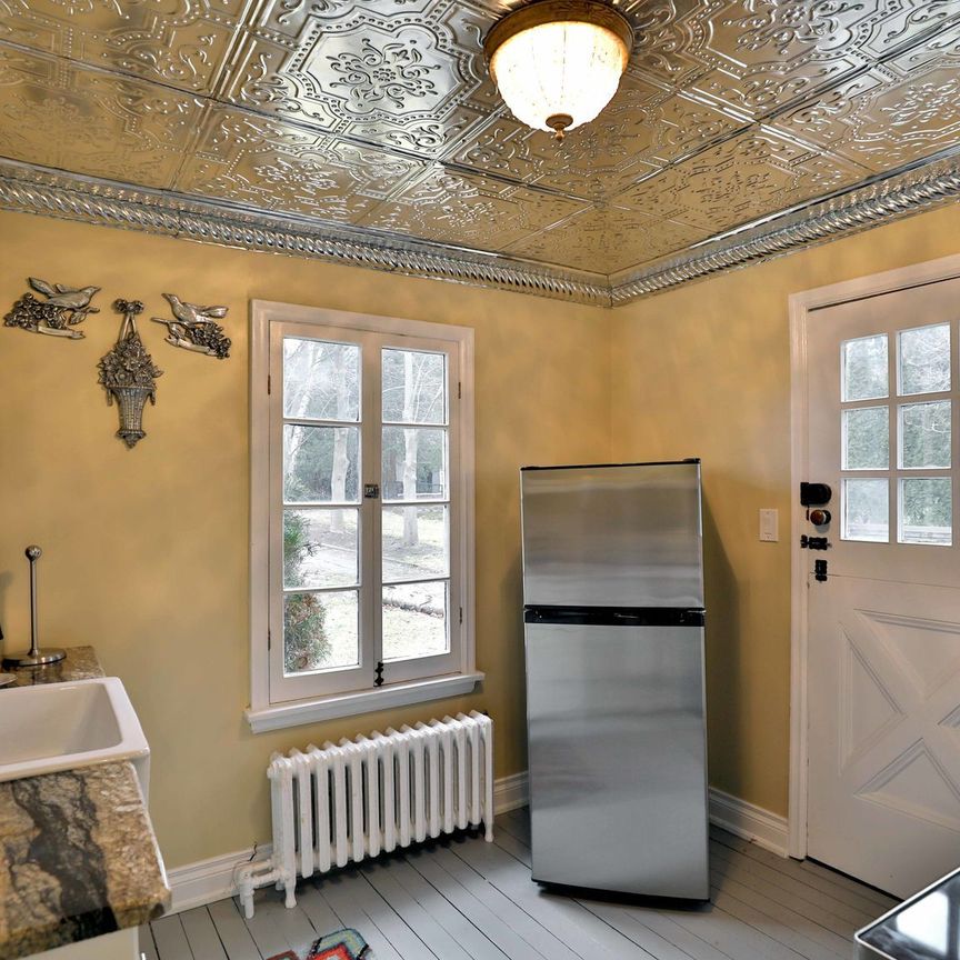 For Lease - 243 Shoreacres Road Unit# Cottage, Burlington, Ontario - Photo 1