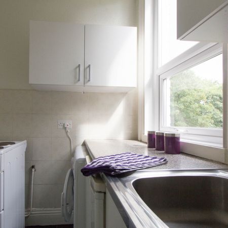 9 BROOKFIELD ROAD Leeds - LS6 4EJ - Photo 4