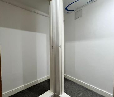 1 bedroom in a flat share to rent - Photo 5