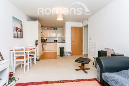 2 bedroom flat to rent - Photo 5