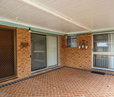SPACIOUS 3 BEDROOM HOME - Photo 2