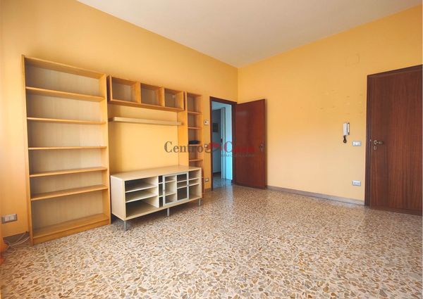 Appartamento con 2 camere, arredato.