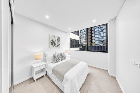 Modern 2-Bed Apartment in the Heart of Sydney Olympic Park - Photo 2