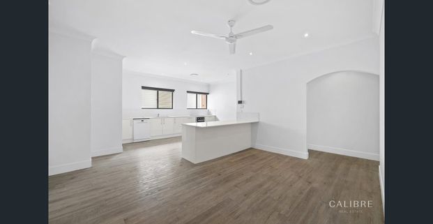 One of a kind - Oversized 5 bedroom apartment in super convenient location - Photo 1