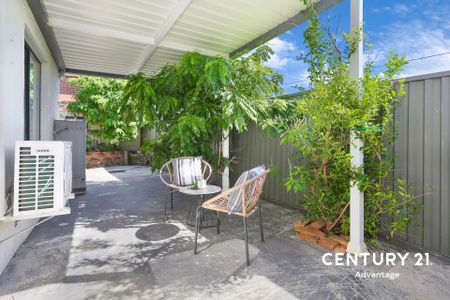 Townhouse with Fresh Interiors and Private Courtyard Living!!! - Photo 3