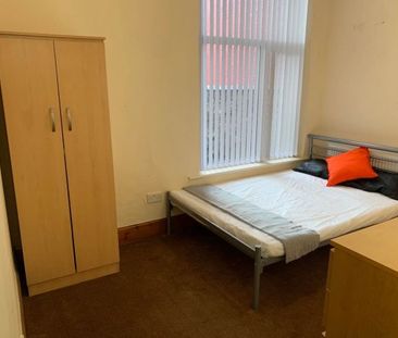 1 Bed - Carlton Road, Salford, - Photo 6