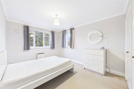 2 bedroom Flat in Hedingham Mews, Maidenhead - Photo 3