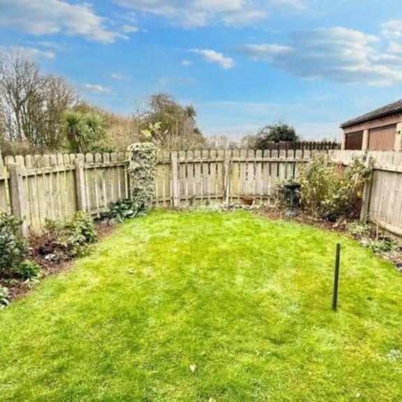 2 bedroom terraced bungalow to rent - Photo 2