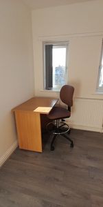 Room in a Shared House, Burlington Mews, B10 - Photo 3