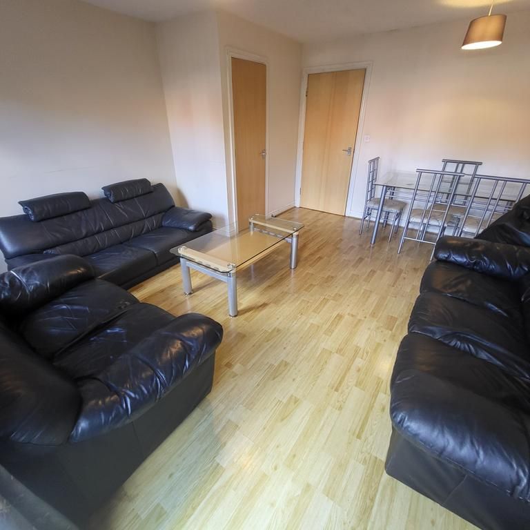 4 bedroom townhouse to rent - Photo 1