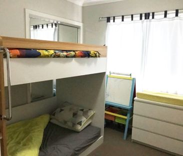 Modern 2 Bedroom Home - Photo 2