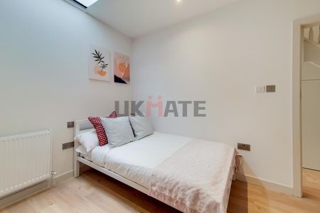 YOHO White City Westway Room 1 - Photo 5