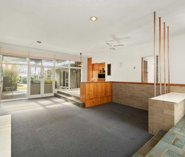 THREE BEDROOM HOME - SHORT TERM LEASE ONLY - Photo 1