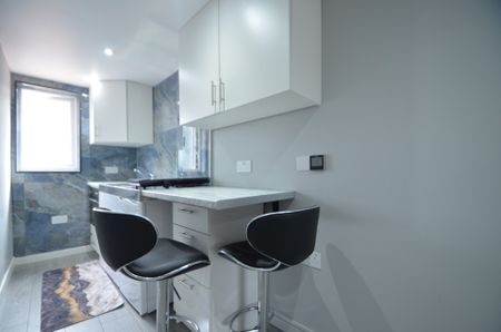 3 bedroom Detached house to rent - Photo 2