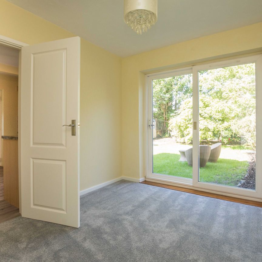 Esher, KT10 (Semi-Detached) - Photo 1