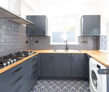 6 bedroom semi-detached house to rent - Photo 5
