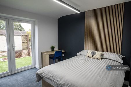 4 bedroom terraced house to rent - Photo 3