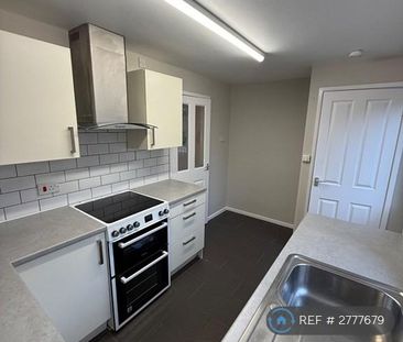 2 bedroom end of terrace house to rent - Photo 4