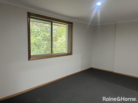 Modern 3 Bedroom Townhouse! - Photo 2