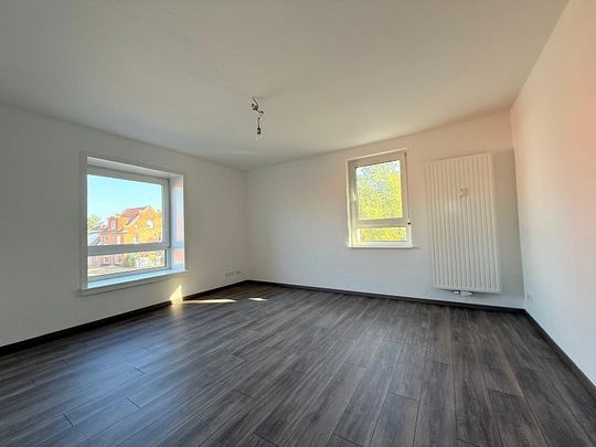 Schicke und renovierte 3-Zimmer-Wohnung in zentraler Lage mit Außenstellplatz! - Photo 1