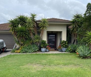 Superb Family Home - Your Dream Awaits in Upper Coomera! - Photo 2