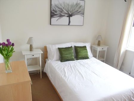 St Lukes Square, Guildford - 1 bedroomProperty for lettings - Seymours - Photo 3