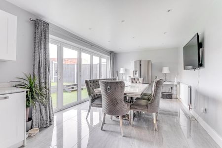 5 bedroom semi-detached house to rent - Photo 5