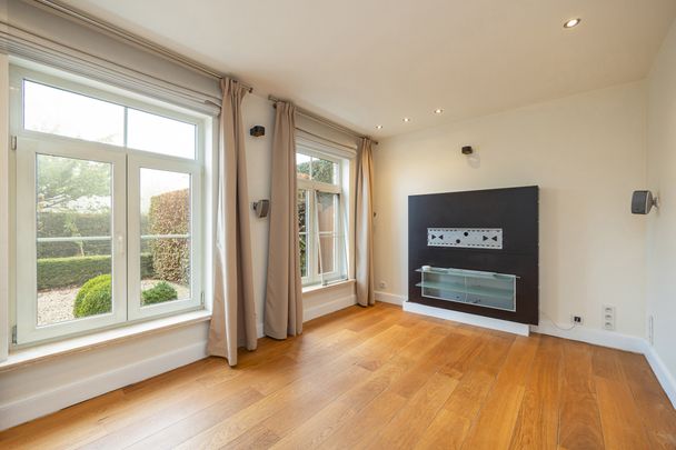 Ruime villa met tuin, bijgebouw en dubbele garage in Zoersel. - Foto 1