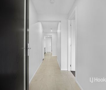 25 Winfred Drive, Mambourin VIC, Belconnen - Photo 4