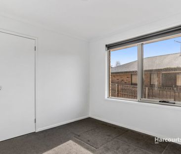 Spacious and modern family home in a convenient location! - Photo 4