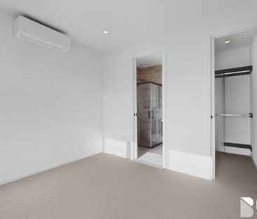 Stylish Townhouse in Caulfield South - Photo 6