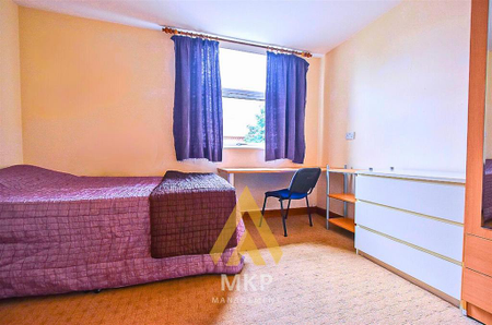 6 bedroom terraced house to rent - Photo 3