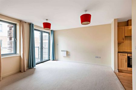 Two bedroom first floor apartment with allocated parking - Photo 3