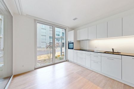 Modern, spacious and central living - Photo 4