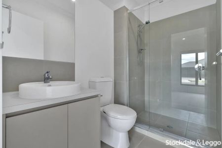 “Near New 3-Bedroom Home for Lease in Truganina's Grandview Estate” - Photo 4