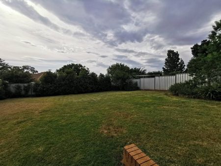 BEAUTIFUL FIVE BEDROOM HOME IN EAST TAMWORTH - Photo 3