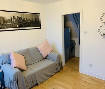 2 bedroom private hall to rent - Photo 4