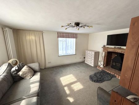 3 bedroom semi-detached house to rent - Photo 2