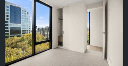 Beautiful two bedroom in a gorgeous location - Photo 4