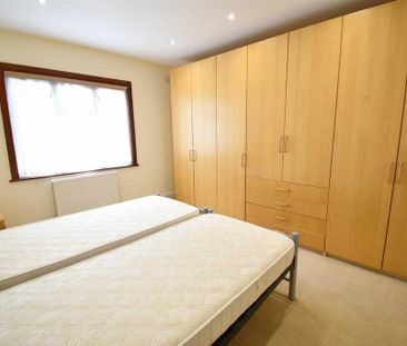 4 bedroom semi-detached house to rent - Photo 5