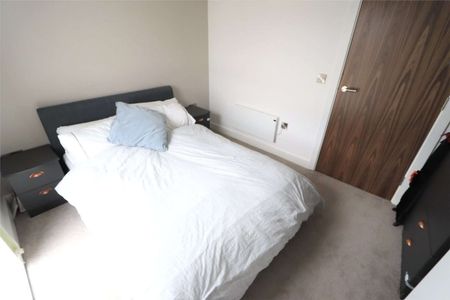 Fully Furnished Two Double Bedroom, Two Bathroom Apartment with a private balcony and ALLOCATED PARKING, residents only GYM and CINEMA ROOM. - Photo 3