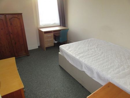 4 Bed - Chetwynd Road, Southsea, Po4 - Photo 3